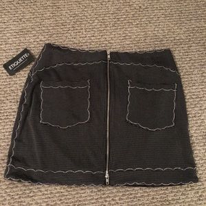 Never worn skirt with pockets